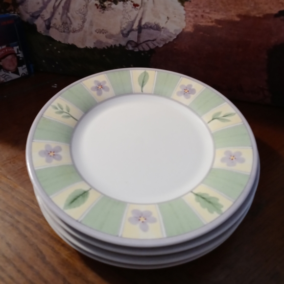 🍰🍛Good Housekeeping Water Colors “Blush”Stoneware salad plates,Set of 3 🛍 - Picture 2 of 9